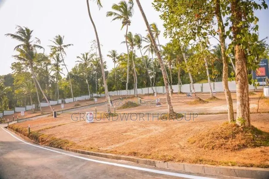 Valuable Land for Sale in Vidyala Junction s5