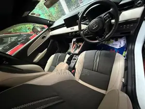 Honda Vezel Z Play Gold Moonroof 2023