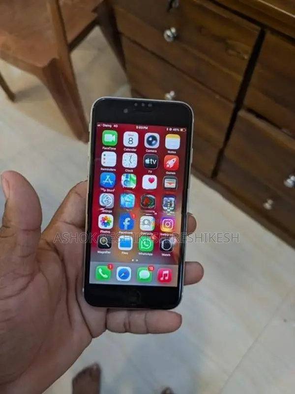Apple iPhone SE 2 (Used)