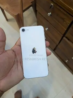 Apple iPhone SE 2 (Used)