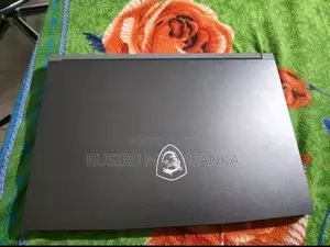 MSI Thin 15 B12UC Laptop