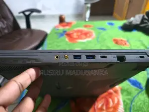 MSI Thin 15 B12UC Laptop