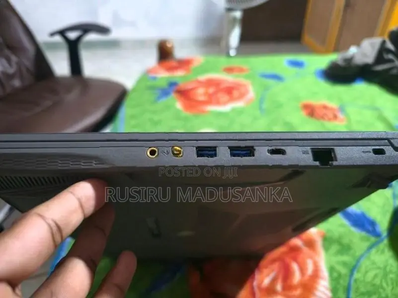 MSI Thin 15 B12UC Laptop