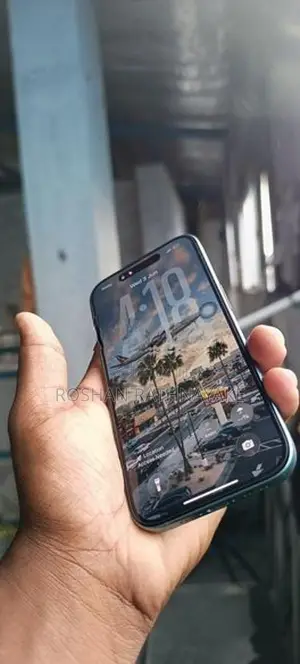 Apple iPhone 16 (Used)