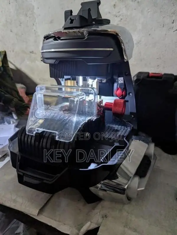 Key cutting machine