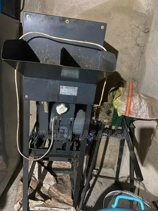 Cashew Cutting Machine