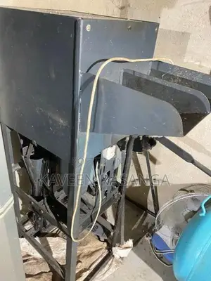 Cashew Cutting Machine