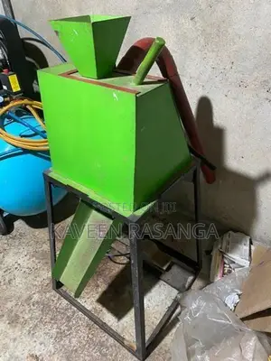 Cashew Cutting Machine