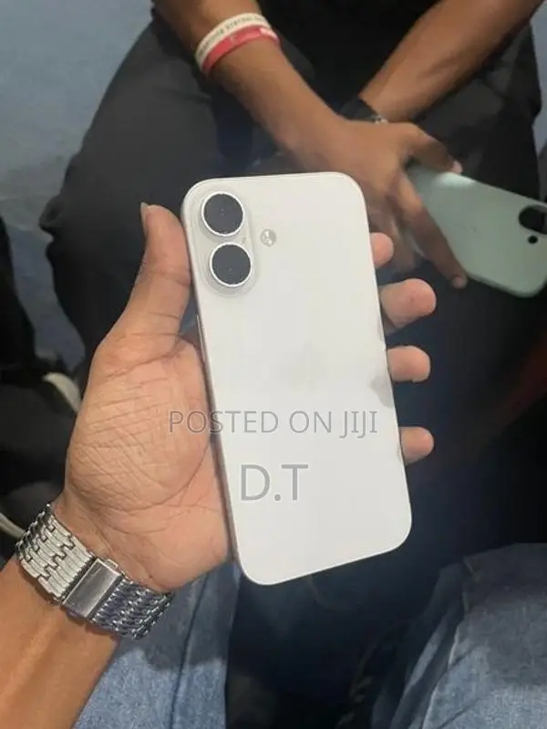 Apple iPhone 16 (Used)