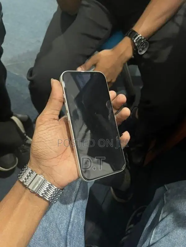 Apple iPhone 16 (Used)