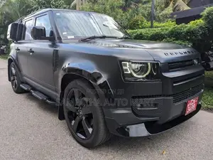 Land Rover Defender 110 BLACK MODEL P300 2023