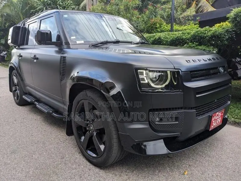 Land Rover Defender 110 BLACK MODEL P300 2023