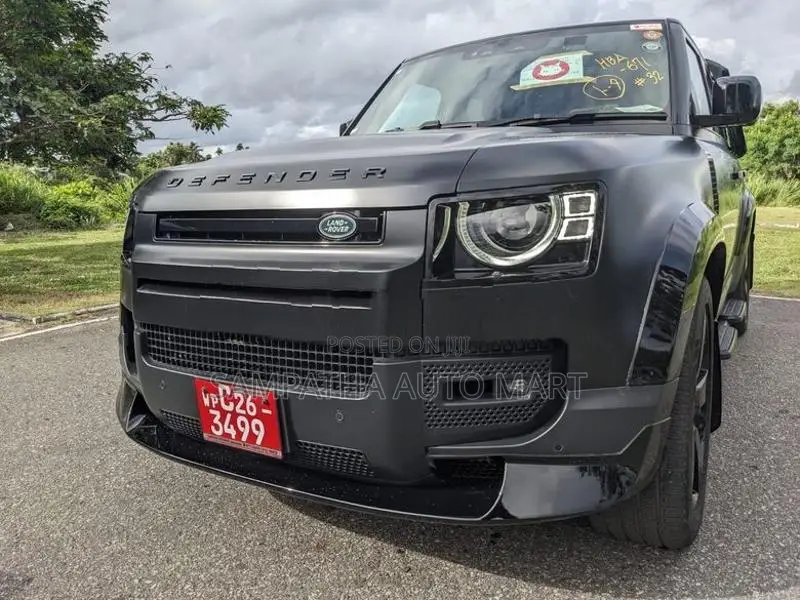 Land Rover Defender 110 BLACK MODEL P300 2023