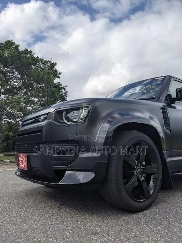 Land Rover Defender 110 BLACK MODEL P300 2023
