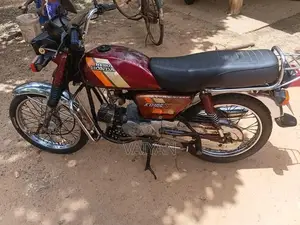 Hero CD 100 2006