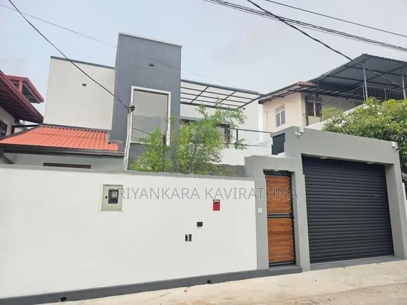 Uncommon Luxury House For Sale in Piliyandala
