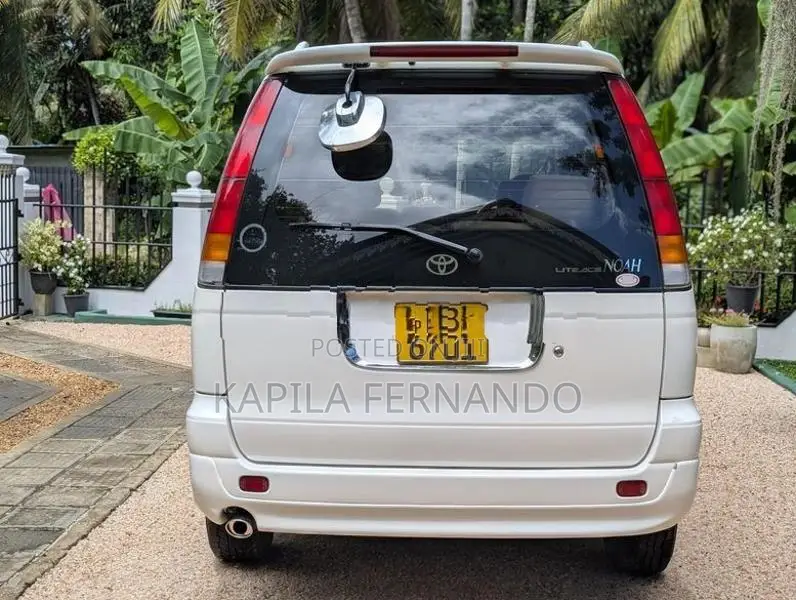 Toyota Noah KR42 2003