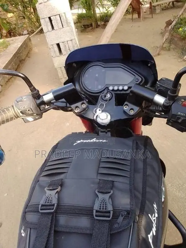 Bajaj Pulsar 180 2017