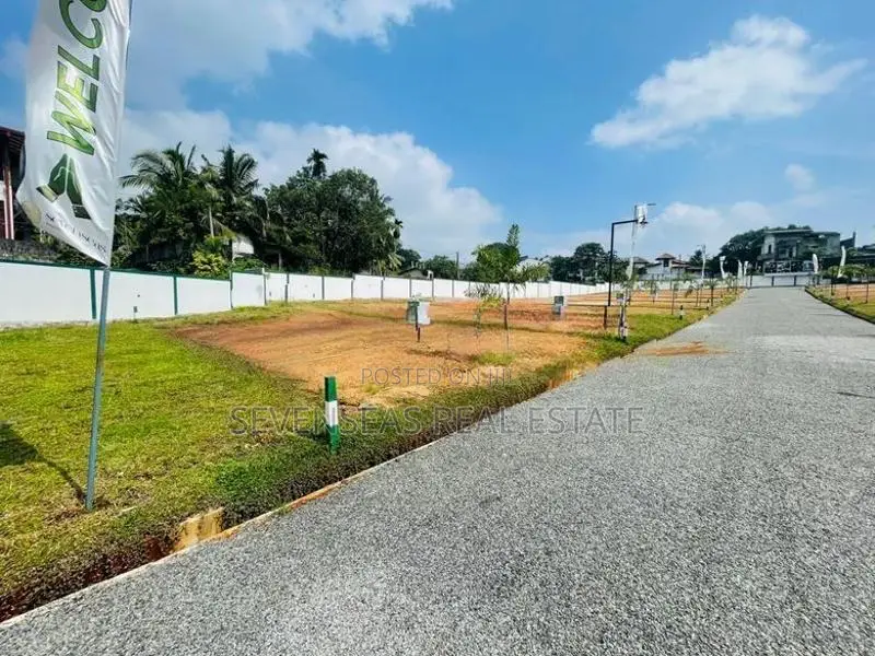 අතුරුගිරිය නගරය ආසන්නයෙන් අගනා නේවාසික බිම් කොටස් විකිණීමට