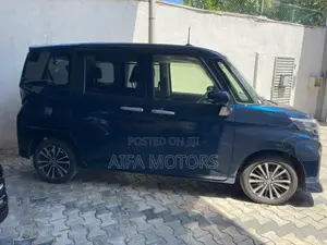 Toyota Roomy 2024 Blue