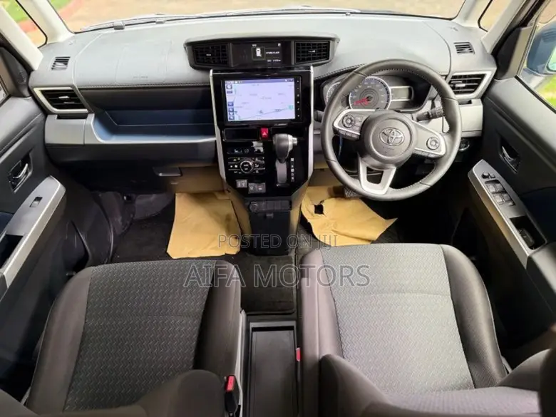 Toyota Roomy 2024 Blue