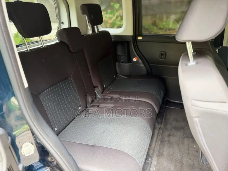 Toyota Roomy 2024 Blue