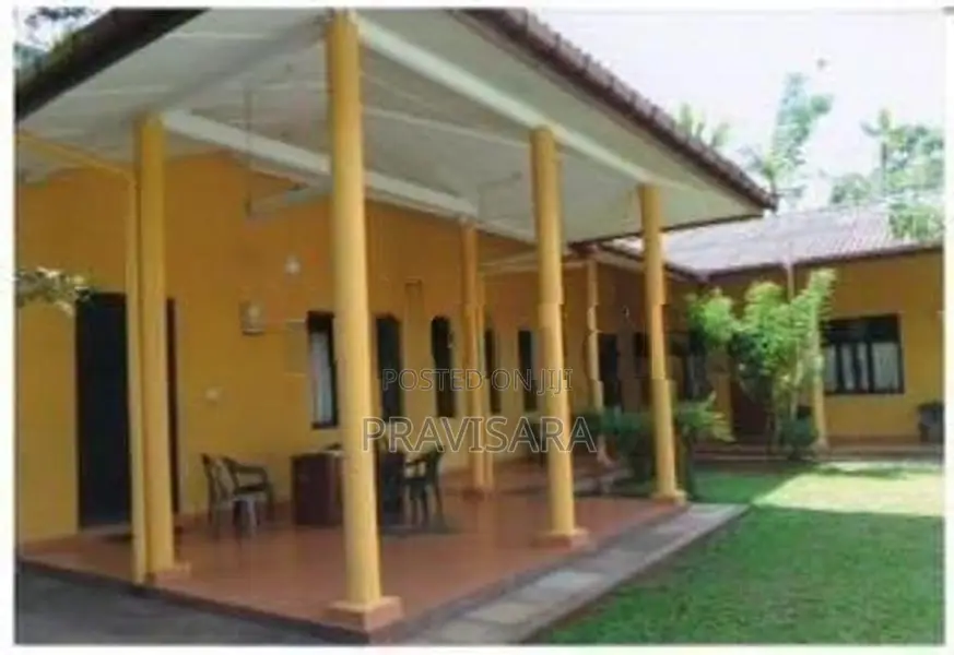 Houses with 83 Perches of Land in Ranala