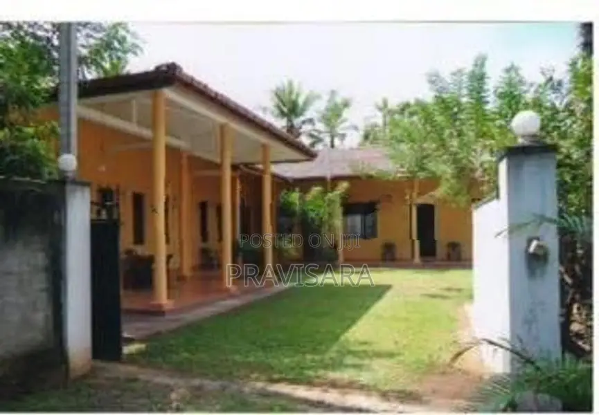 Houses with 83 Perches of Land in Ranala
