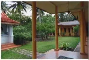 Houses with 83 Perches of Land in Ranala