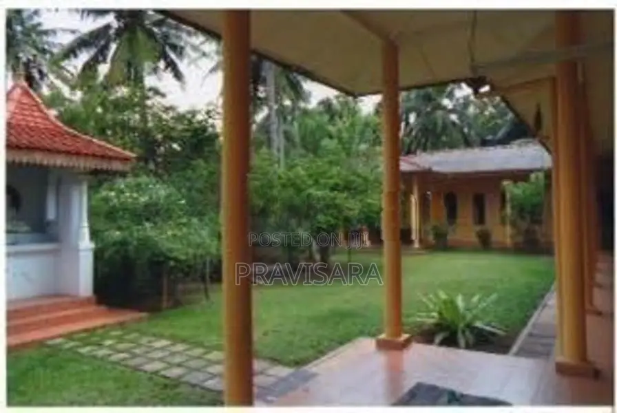 Houses with 83 Perches of Land in Ranala