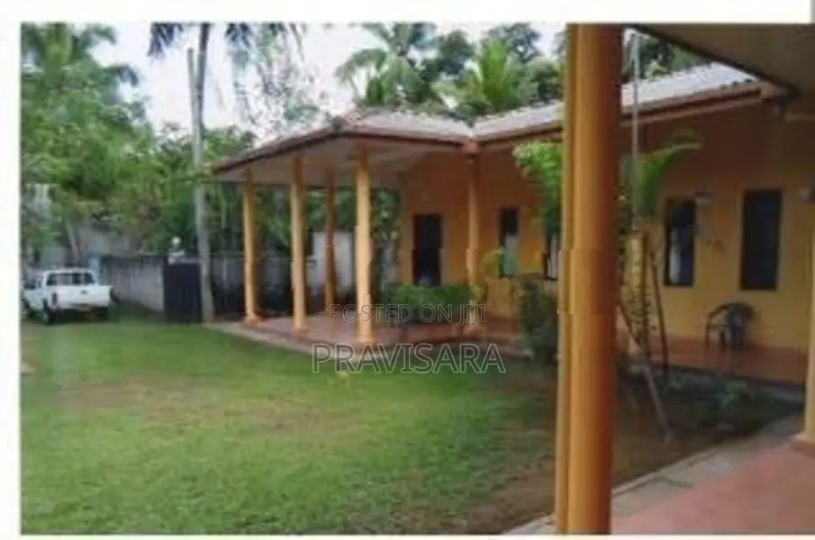 Houses with 83 Perches of Land in Ranala