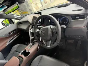 Toyota Harrier Modellista 2025
