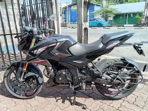 Bajaj Pulsar N160 Premium 2015