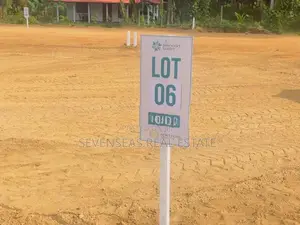 පාදුක්ක හොරණ පාර අසලින්ම ඉඩමක්