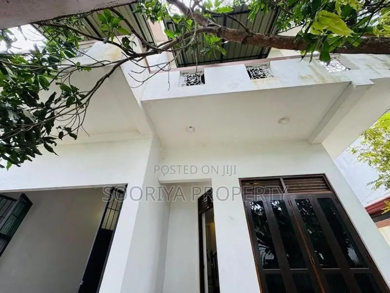 අතිනවීන සුඛෝපභෝගී දෙමහල් නිවසක් විකිණීමට ඇත - Piliyandala