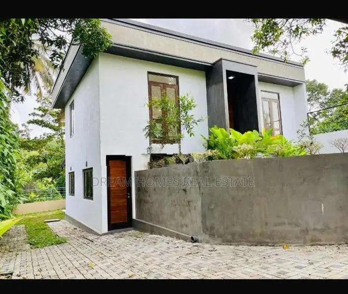 Well Maintained House with Large Garden for Sale – Piliyandala