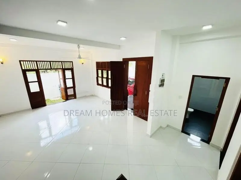 Spacious 4 Bedroom House for Sale in Kesbewa