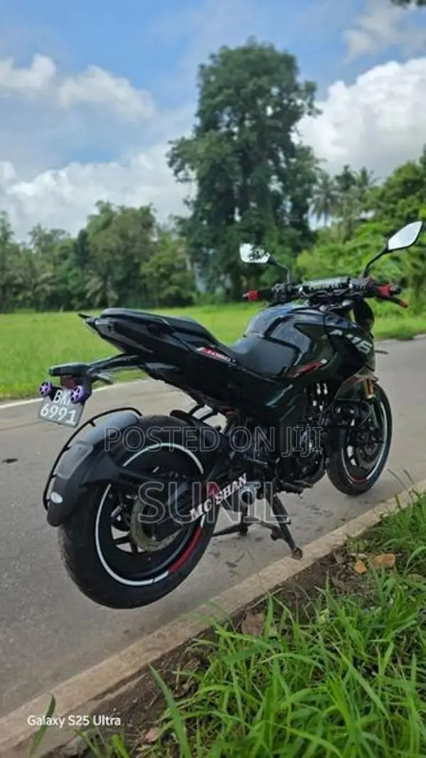 Bajaj Pulsar N160 2025