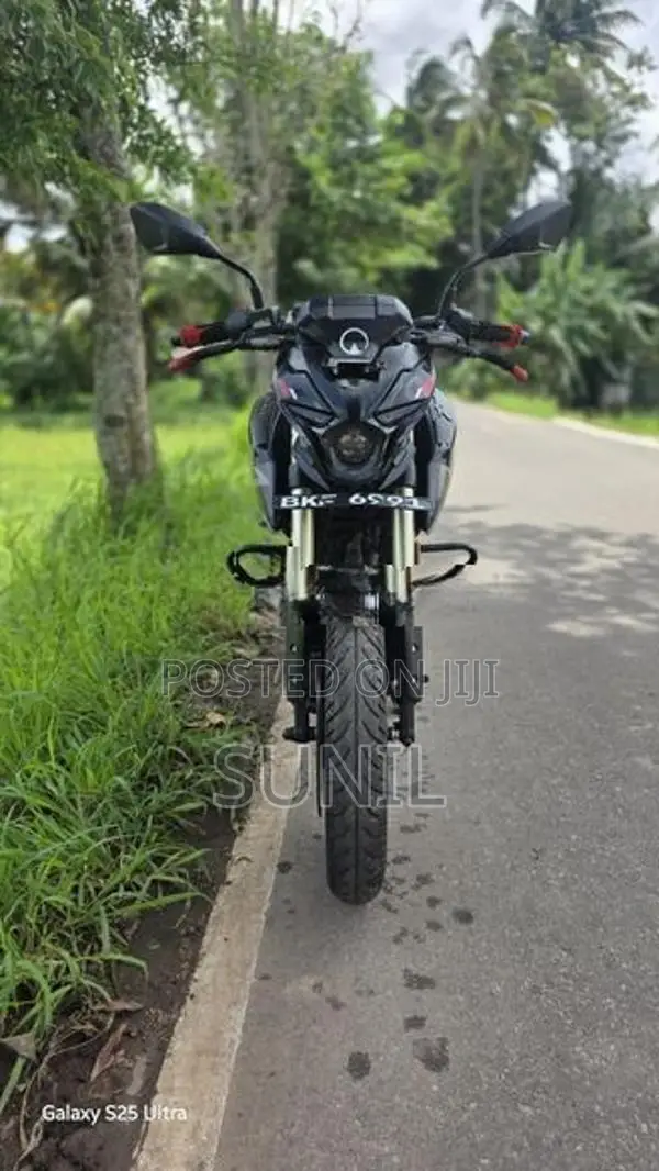 Bajaj Pulsar N160 2025