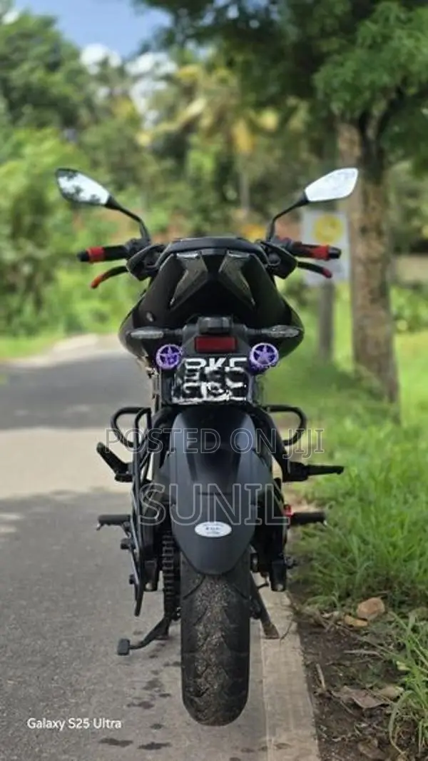 Bajaj Pulsar N160 2025