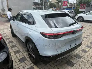 Honda Vezel Premium 2025