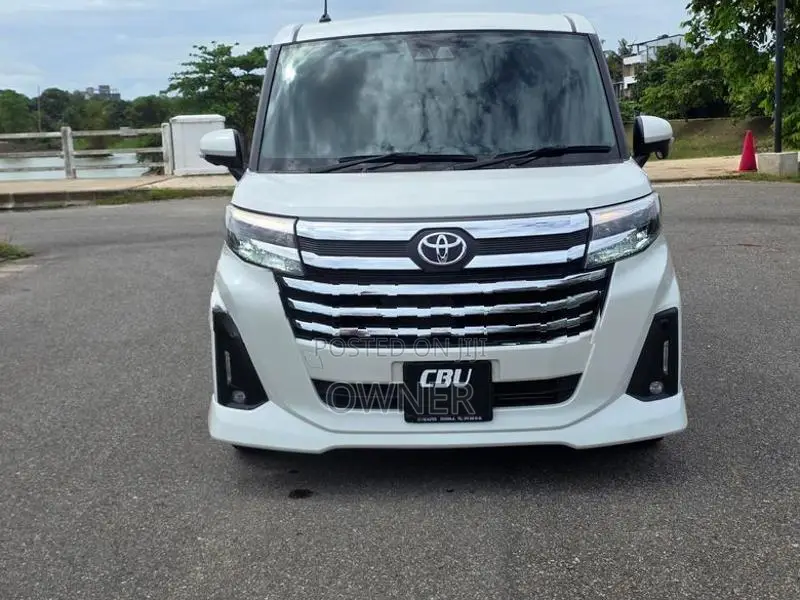 Toyota Roomy Custom GT 2025