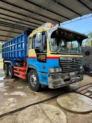Hino Tipper 2002