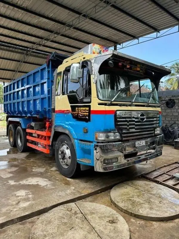 Hino Tipper 2002