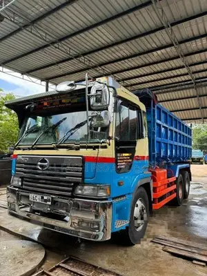 Hino Tipper 2002
