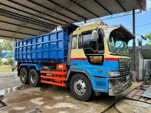 Hino Tipper 2002