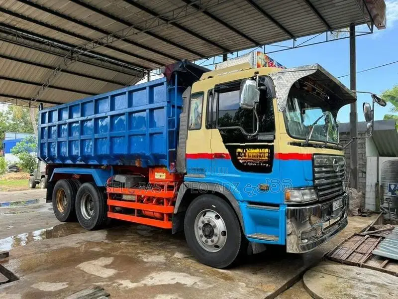 Hino Tipper 2002