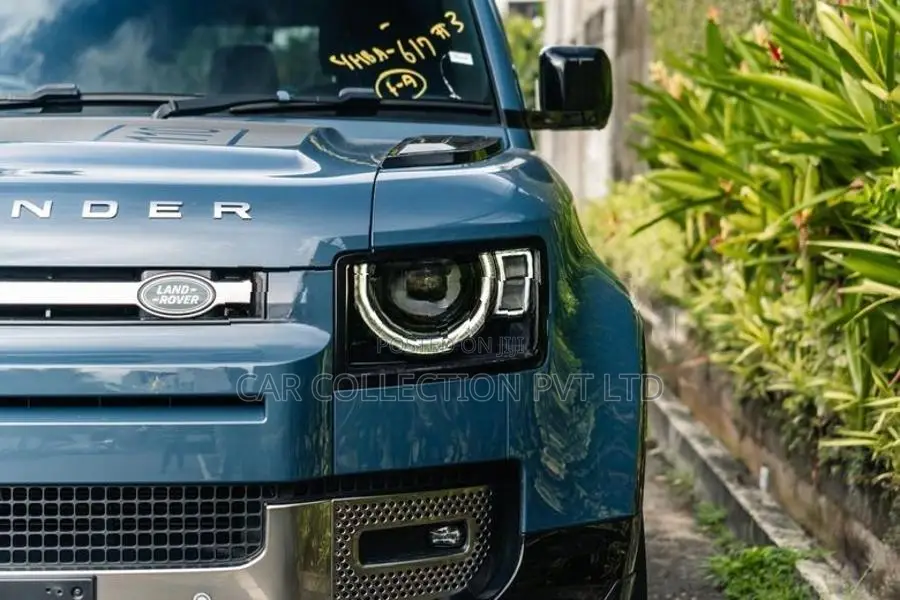 Land Rover Defender 110 P300 X Dynamic 2023