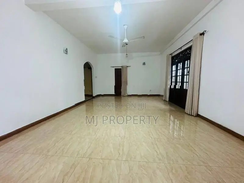 ( YR-1054) Valuable 1st Floor House For Rent in Pannipitiya