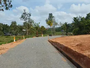 කරාපිටියට රෝහලට සමිපයෙන් Land